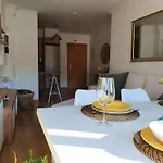 Acogedor En בוירו